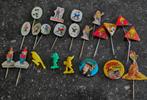 22 speldjes en buttons oa kabouters, stripfiguren enz, Ophalen of Verzenden, Gebruikt, Overige onderwerpen