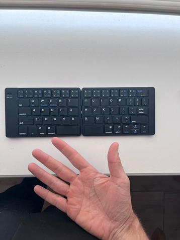 Portable minimalistisch bleutooth keyboard beschikbaar voor biedingen