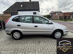 Nissan Almera Tino 1.8 Luxury airco, trekhaak lange apk !, Auto's, Nissan, 4 cilinders, 700 kg, Almera Tino, Origineel Nederlands