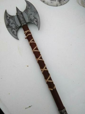 Bijl beschikbaar voor biedingen