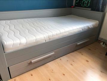 Woood bed Dennis met lade (+ matras) beschikbaar voor biedingen