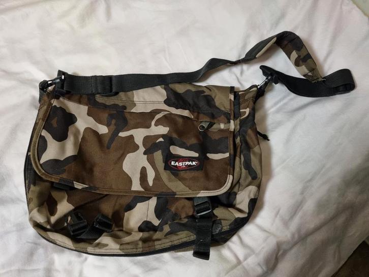 Eastpack schooltas, schoudertas, legermotief, groen., Sieraden, Tassen en Uiterlijk, Tassen | Schoudertassen, Zo goed als nieuw