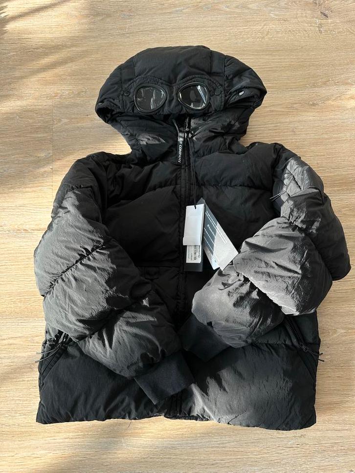 C.P. Company Chrome R Donsjack Zwart - Maat 140, Kinderen en Baby's, Kinderkleding | Maat 140, Nieuw, Jongen of Meisje, Jas, Ophalen of Verzenden