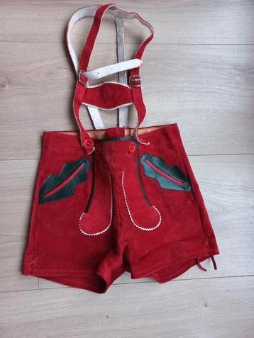 Lederhose rood leer  beschikbaar voor biedingen