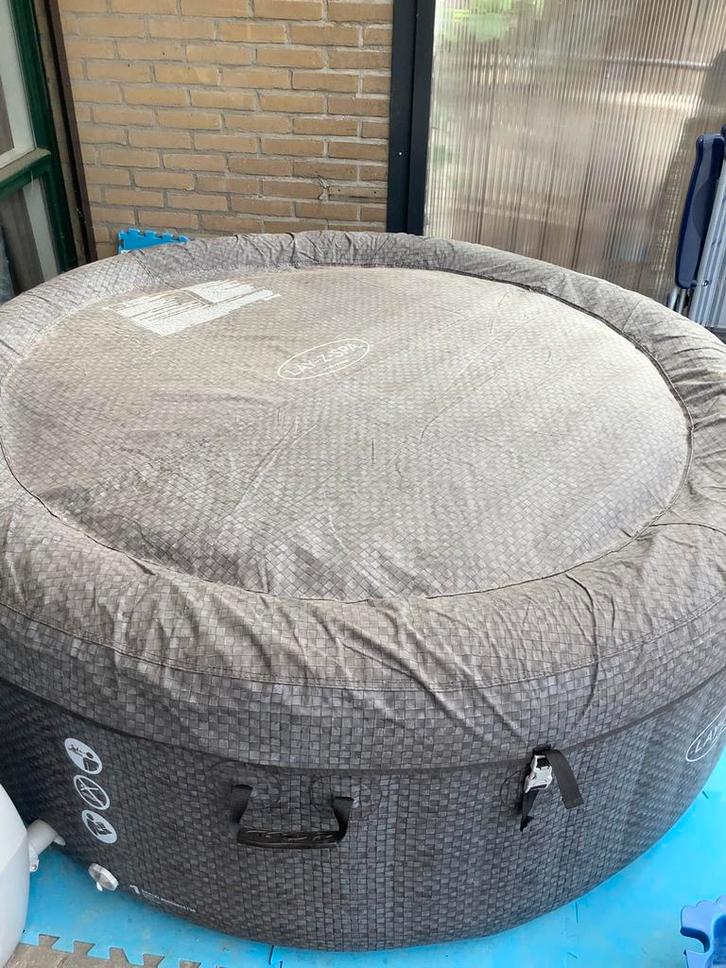 Opblaasbare jacuzzi bestway, Tuin en Terras, Bubbelbaden en Hottubs, Zo goed als nieuw, Ophalen