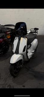 Vespa sprint 80cc akrapovic, Fietsen en Brommers, Scooters | Vespa, Ophalen, Zo goed als nieuw