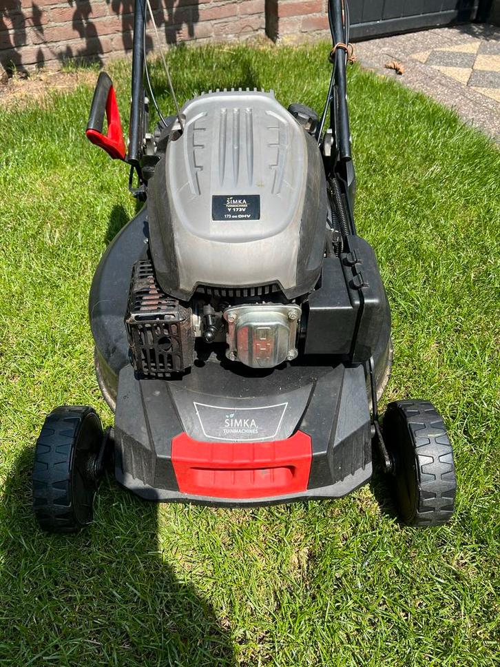 Simka Grasmachine - Goed Onderhouden, Tuin en Terras, Grasmaaiers, Gebruikt, Benzine-grasmaaier, 40 t/m 49 cm, Cirkelmaaier, Opvangzak