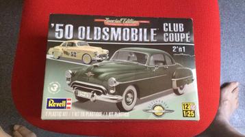 REVELL BOUWDOOS OLDSMOBILE 1950 INCOMPLEET, WEL MOOIE DOOS beschikbaar voor biedingen