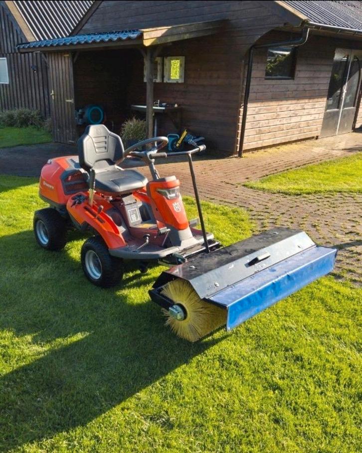 Borstel veegmachine + sneeuwschuif Husqvarna rider 3 serie, Tuin en Terras, Veegmachines, Zo goed als nieuw, Ophalen