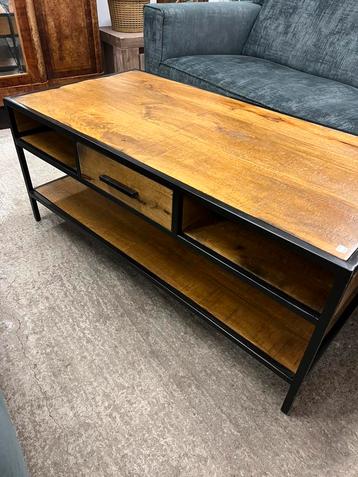 Mangohouten salontafel beschikbaar voor biedingen
