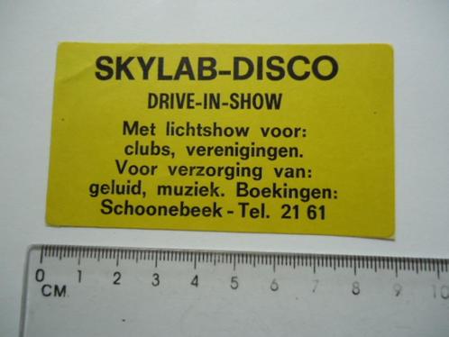 sticker oud SKYLAB disco Schoonebeek drive in deejay dj, Verzamelen, Stickers, Zo goed als nieuw, Bedrijf of Vereniging, Verzenden
