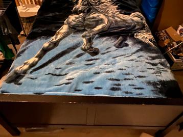 Hemnes zwartbruin bed beschikbaar voor biedingen