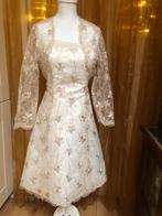 Satijnen jurk met kant en bolero - Maat 42, Kleding | Dames, Ophalen of Verzenden, Nieuw, Wit, Trouwjurk