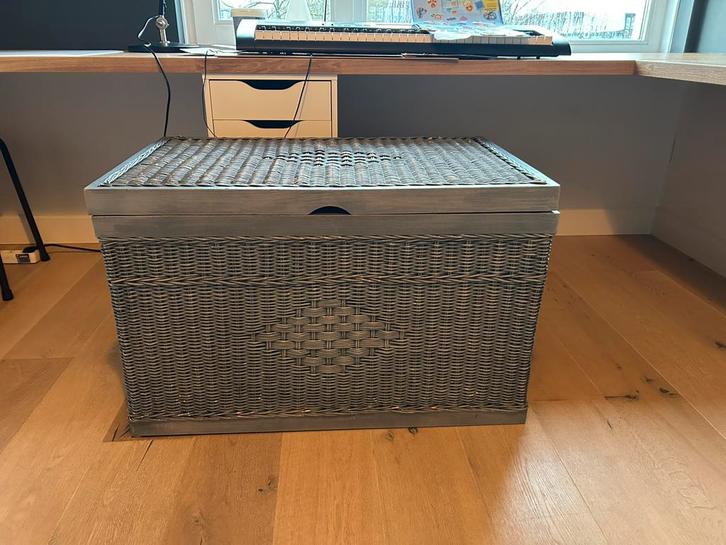 Ruime houten kist – lichtgrijs, Huis en Inrichting, Woonaccessoires | Kisten, Gebruikt, 50 tot 75 cm, 75 tot 100 cm, 50 tot 100 cm