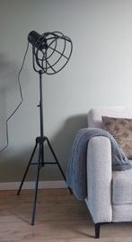 VloerlampLight & Living Lamp zwart metaal verstelbaar Nieuw, Huis en Inrichting, Lampen | Vloerlampen, Ophalen, Modern Industrieel