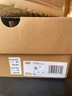 UGG Goldenstar Clog Beige Maat 40, Ophalen of Verzenden, Zo goed als nieuw, Beige, Slippers
