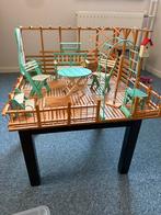 Barbie poppenhuis gemaakt van ijsstokjes + meubilair, Ophalen, Zo goed als nieuw, Poppenhuis