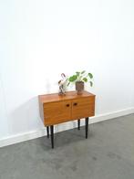 Klein kastje met zwarte hoge poten en 2 deuren, Huis en Inrichting, Kasten | Overige, Ophalen of Verzenden, Gebruikt