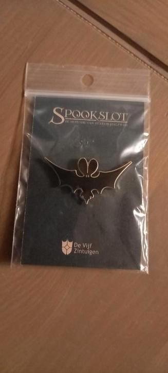 Efteling spookslot danse macabre charlatan vleermuis spinpin, Verzamelen, Efteling, Nieuw, Button of Speldje, Ophalen of Verzenden