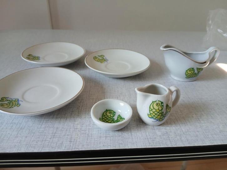 Vintage Servies met Vissen Motief van kinderserviesje, Antiek en Kunst, Antiek | Servies los, Ophalen of Verzenden