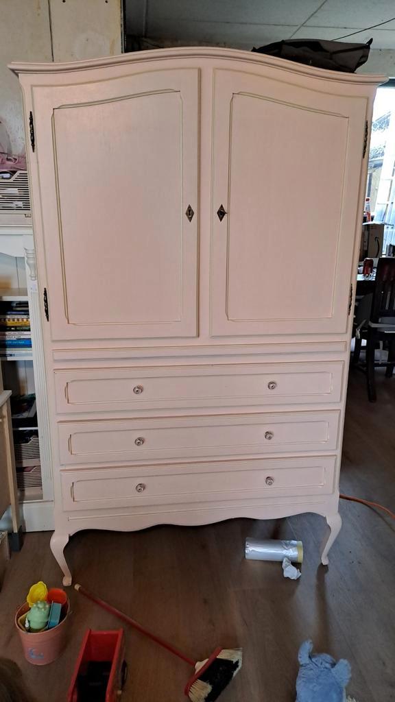 Roze antieke kledingkast voor babykamer of kinderkamer, Kinderen en Baby's, Kinderkamer | Commodes en Kasten, Gebruikt, 105 cm of meer