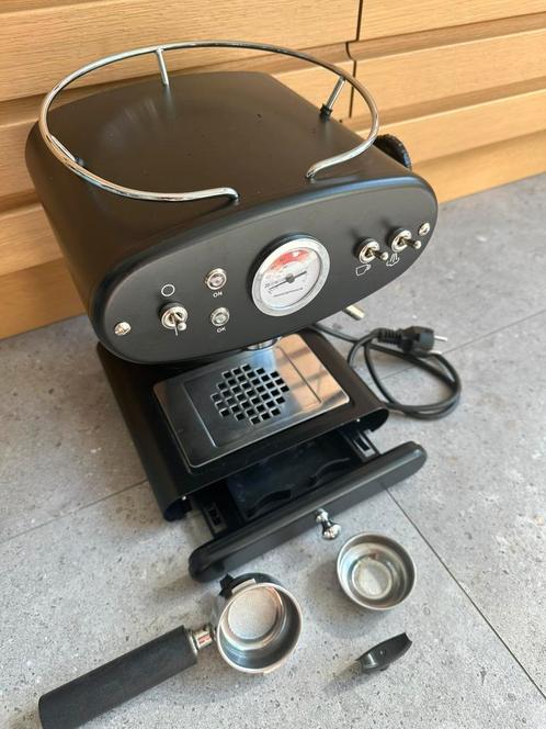 Espressomachine illy Francis Francis Gemalen koffie, Witgoed en Apparatuur, Koffiezetapparaten, Gebruikt, Gemalen koffie, Espresso apparaat