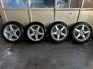 Winterbanden set 215/55 R17 voor o.a. Volkswagen Passat beschikbaar voor biedingen