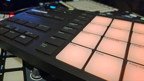 Native Instruments Maschine Mikro Mk3 incl. Software, Muziek en Instrumenten, Midi-apparatuur, Zo goed als nieuw, Ophalen of Verzenden