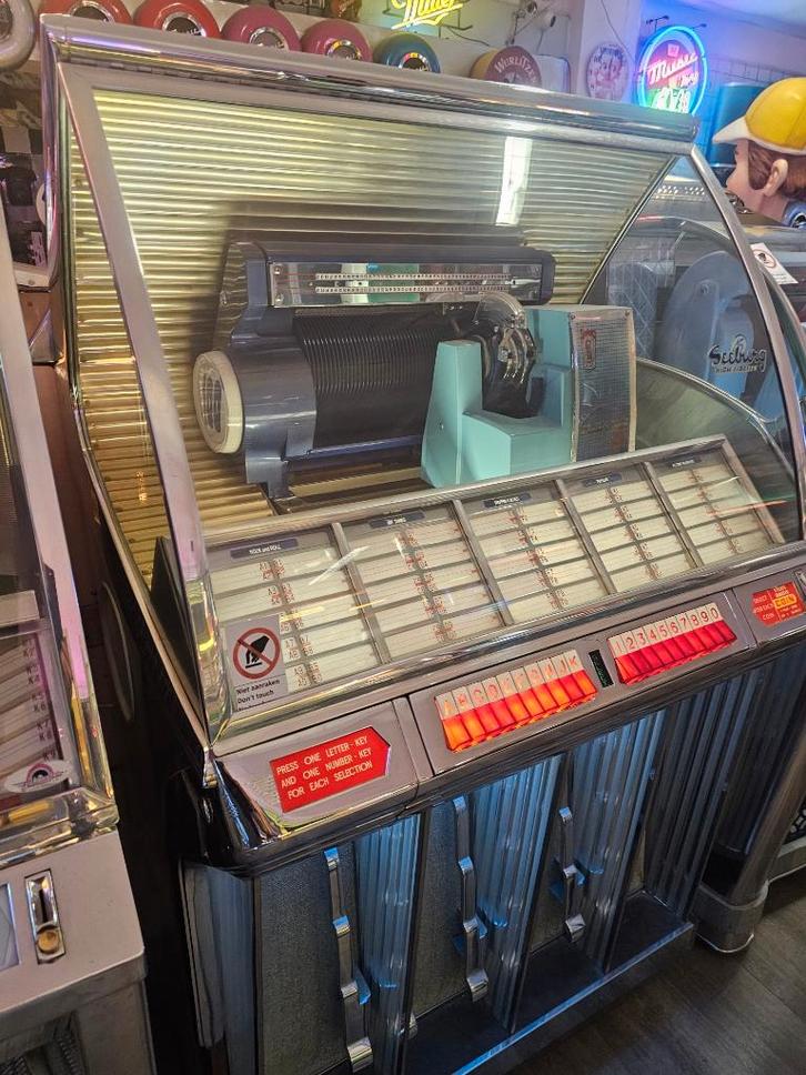 Seeburg HF100R, Verzamelen, Automaten | Jukeboxen, Zo goed als nieuw, Seeburg, 1950 tot 1960, Met singles, Ophalen