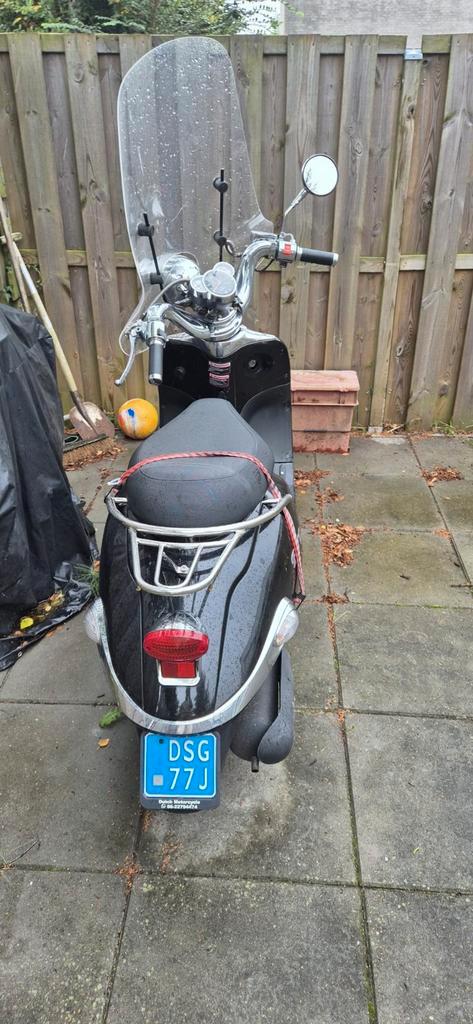BTC Legend 25km scooter, Fietsen en Brommers, Snorfietsen en Snorscooters, Gebruikt, Overige merken, Benzine, Ophalen of Verzenden