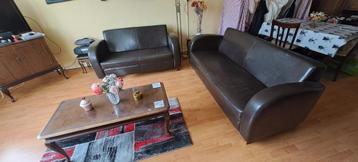 Set van 2 banken bruin kunststof beschikbaar voor biedingen