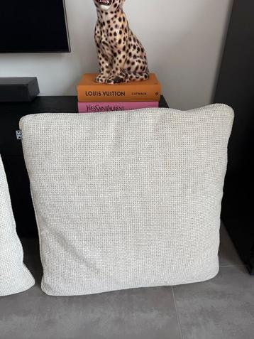 2 Eichholtz Sierkussens - Beige beschikbaar voor biedingen