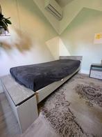 Slaapkamer met bed, nachtkastje, boekenkastje en kledingkast, Huis en Inrichting, Slaapkamer | Bedden, Gebruikt, 90 cm, Eenpersoons