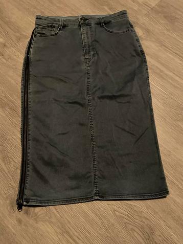 Spijkerrok G-star maat 27 valt als 28 beschikbaar voor biedingen