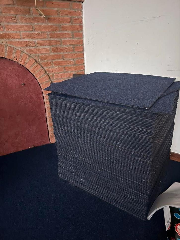 Partij Tapijttegels - Blauw, Huis en Inrichting, Stoffering | Vloerbedekking, Gebruikt, Tapijttegels, Blauw, 25 tot 50 m², Ophalen