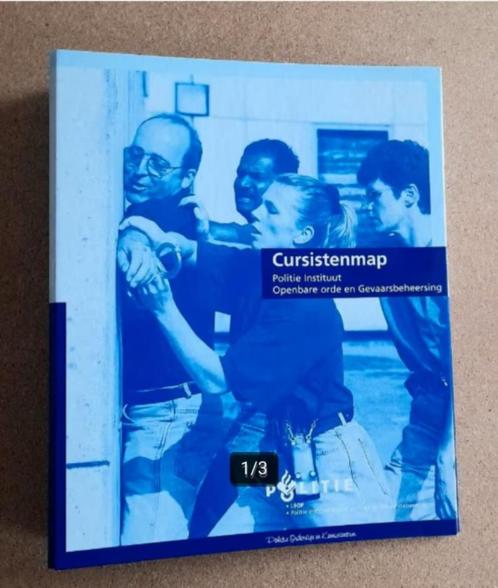 Ordner multomap Politie Instituut Openbare Orde Ossendrecht, Verzamelen, Militaria | Algemeen, Overige soorten, Overige typen