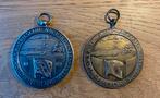 2 medailles nachtrit 1965 en 1985, Postzegels en Munten, Penningen en Medailles, Ophalen of Verzenden