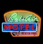 Bel-air motel neon en veel andere USA decoratie neons kado, Verzamelen, Lichtbak of (neon) lamp, Nieuw, Ophalen of Verzenden, Info@americansaleshop.nl