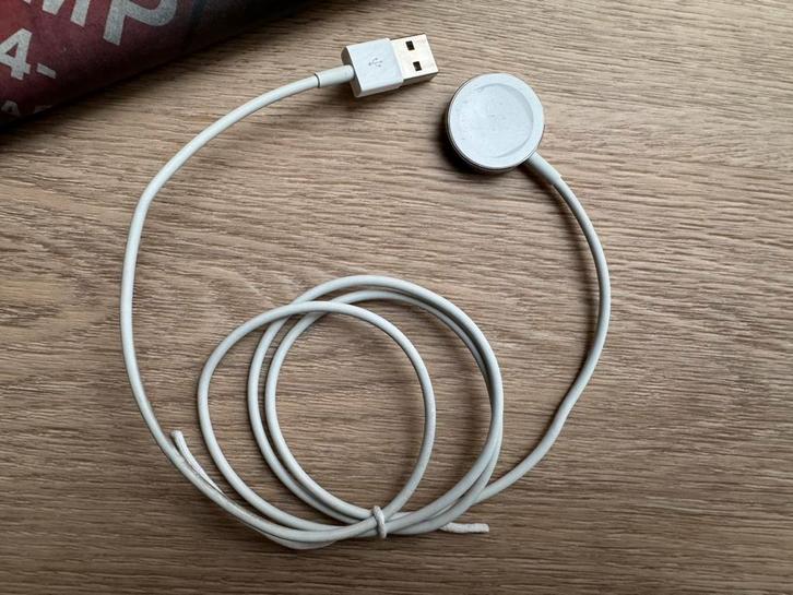 100% Originele Apple Watch Laadkabel USB A, Sieraden, Tassen en Uiterlijk, Smartwatches, Zo goed als nieuw, iOS, Zwart, Conditie