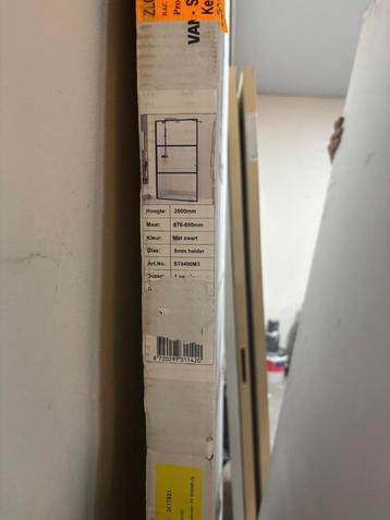 Vaste douche wand   Nieuw in doos beschikbaar voor biedingen
