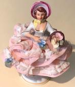 Vintage porselein Rococo beeldje Dresden, Antiek en Kunst, Antiek | Porselein, Ophalen of Verzenden