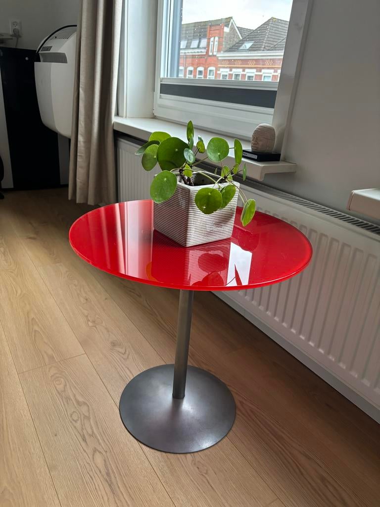 Vintage Space Age Rood Tafeltje Glas Metaal, Huis en Inrichting, Tafels | Bijzettafels, Minder dan 55 cm, Gebruikt, Rond, Glas