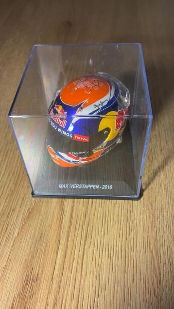 Max Verstappen formule 1 2016 Red Bull Racing helm 1:5 Spark beschikbaar voor biedingen
