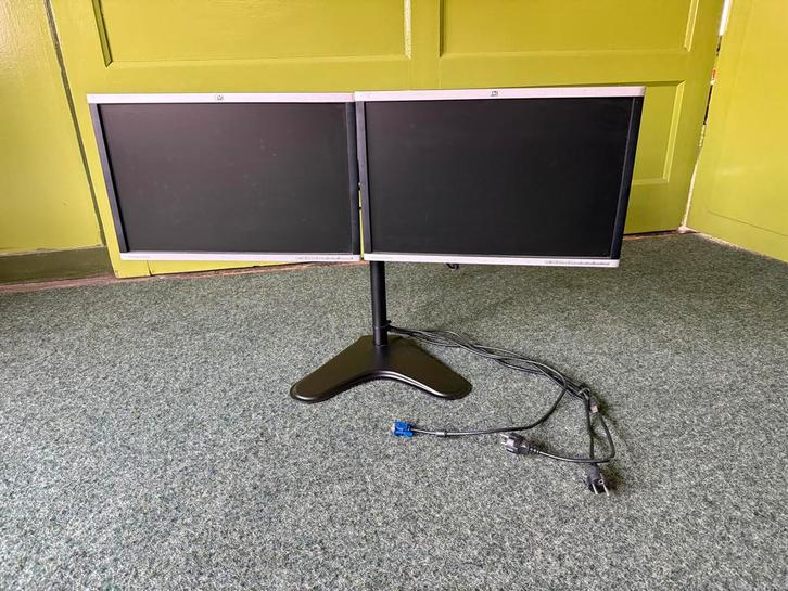 22” Dubbele HP LA2205wg Monitor Set, Computers en Software, Monitoren, Gebruikt, 60 Hz of minder, DisplayPort, DVI, VGA, Draaibaar