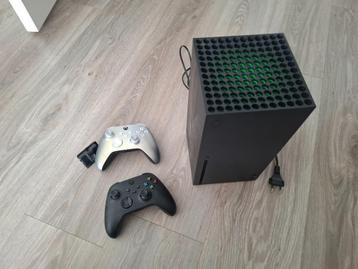Xbox Series X 1TB + 2 controllers beschikbaar voor biedingen