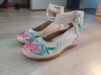 Chinese Retro Schoenen met Borduurwerk, Kleding | Dames, Schoenen, Schoenen met lage hakken, Wit, Ophalen of Verzenden, Zo goed als nieuw