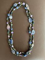 Lange ketting van gekleurde edelstenen, glas en schelpen., Ophalen of Verzenden, Zo goed als nieuw, Overige kleuren, Steen of Mineraal