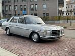 Mercedes 200 1975 W115 oldtimers 2 jaar Nieuwe APK 2026, Auto's, Oldtimers, Te koop, 2000 cc, Zilver of Grijs, Benzine