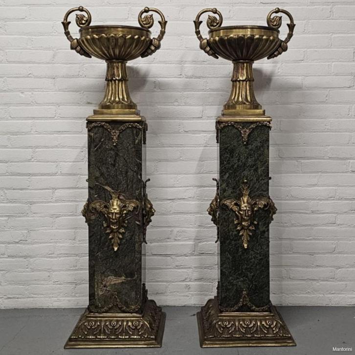 Stel Italiaans marmeren piedestals met bronzen coupes. 133cm, Huis en Inrichting, Woonaccessoires | Zuilen en Pilaren, Gebruikt