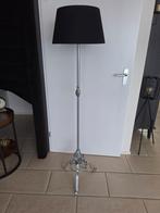 Stijlvolle staande lamp met zwarte kap, Ophalen, Zo goed als nieuw, Metaal, Modern